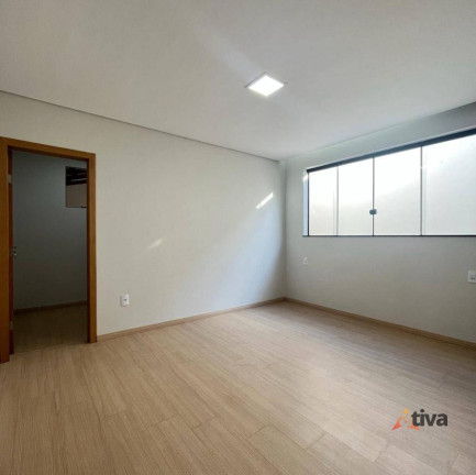 Imagem Casa com 3 Quartos à Venda, 75 m²
