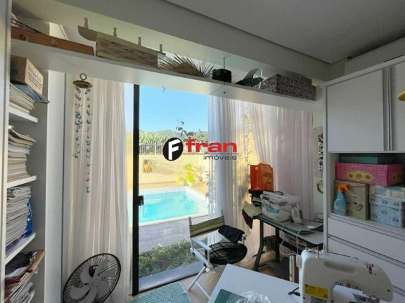 Imagem Casa com 4 Quartos à Venda, 306 m² em Córrego Grande - Florianópolis Imagem Casa com 4 Quartos à Venda, 306 m² em Córrego Grande - Florianópolis