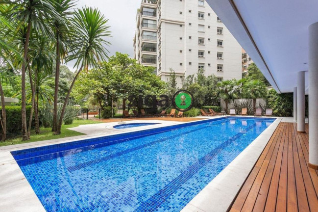 Apartamento com 5 Quartos à Venda ou Locação, 356 m² em Panamby - São Paulo