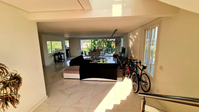 Imagem Casa com 5 Quartos à Venda, em Granja Viana - Carapicuíba Imagem Casa com 5 Quartos à Venda, em Granja Viana - Carapicuíba