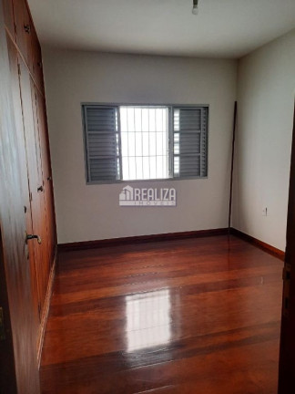 Imagem Casa com 4 Quartos à Venda, 383 m² em Irmãos Soares - Uberaba Imagem Casa com 4 Quartos à Venda, 383 m² em Irmãos Soares - Uberaba