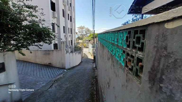 Imagem Casa com 2 Quartos à Venda, 210 m² em Agronômica - Florianópolis Imagem Casa com 2 Quartos à Venda, 210 m² em Agronômica - Florianópolis