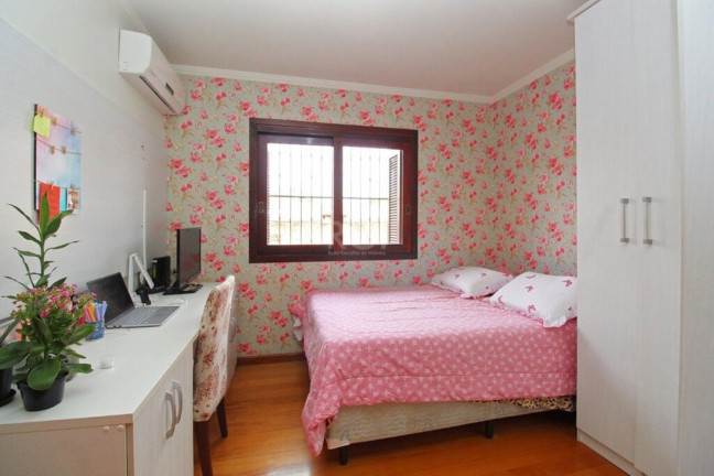 Imagem Imóvel com 3 Quartos à Venda, em Medianeira - Porto Alegre Imagem Imóvel com 3 Quartos à Venda, em Medianeira - Porto Alegre