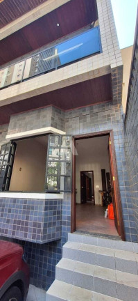 Casa com 4 Quartos à Venda, 260 m² em Gonzaga - Santos