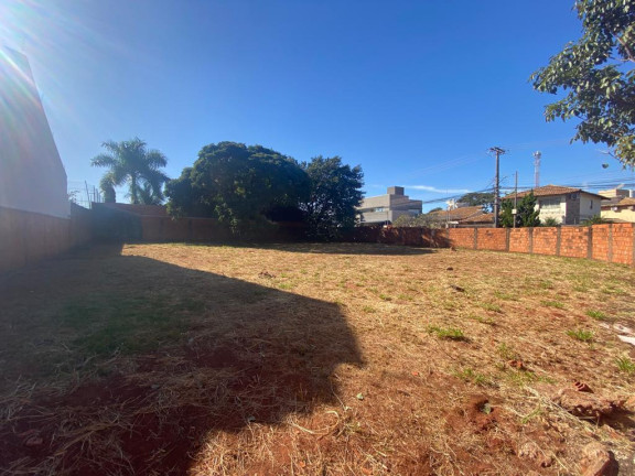 Terreno à Venda, 360 m² em Carandá Bosque - Campo Grande