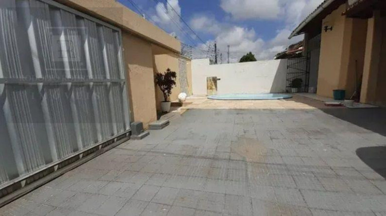 Imagem Casa com 4 Quartos à Venda, 330 m² em Jardim Das Oliveiras - Fortaleza Imagem Casa com 4 Quartos à Venda, 330 m² em Jardim Das Oliveiras - Fortaleza
