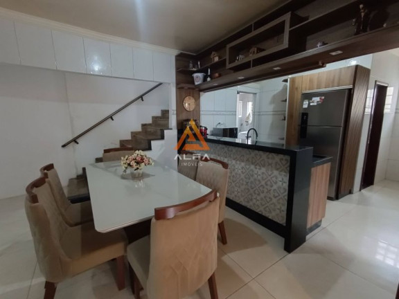 Imagem Casa com 4 Quartos à Venda, 240 m²