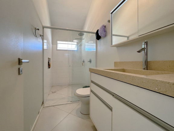 Imagem Casa com 3 Quartos à Venda, 295 m² em Coqueiros - Florianópolis Imagem Casa com 3 Quartos à Venda, 295 m² em Coqueiros - Florianópolis
