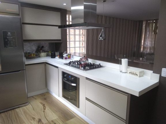 Imagem Casa com 3 Quartos à Venda, 630 m² em Guaíra - Curitiba Imagem Casa com 3 Quartos à Venda, 630 m² em Guaíra - Curitiba