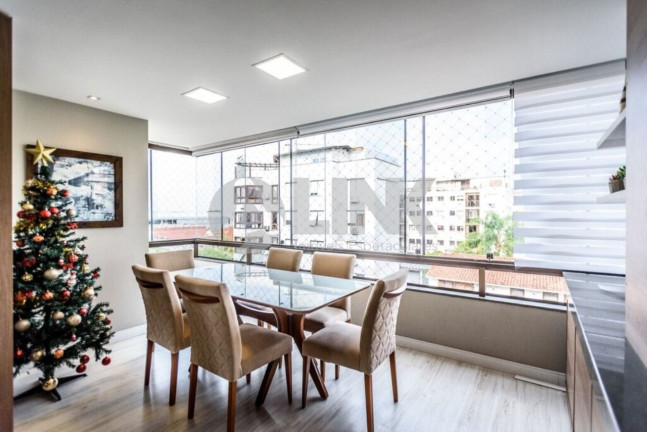 Imagem Imóvel com 3 Quartos à Venda, 241 m² em Jardim Lindóia - Porto Alegre