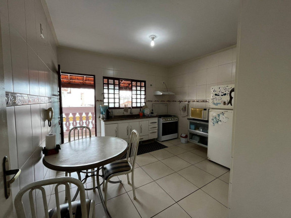 Imagem Casa com 4 Quartos à Venda, 242 m² em Centro - Botucatu Imagem Casa com 4 Quartos à Venda, 242 m² em Centro - Botucatu