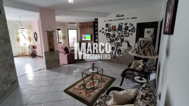 Imagem Casa com 3 Quartos à Venda, 361 m² em João Costa - Joinville Imagem Casa com 3 Quartos à Venda, 361 m² em João Costa - Joinville