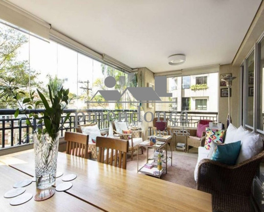 Apartamento com 4 Quartos à Venda, 223 m² em Vila Madalena - São Paulo