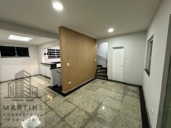 Imagem Casa com 3 Quartos à Venda, em Boqueirão - Santos Imagem Casa com 3 Quartos à Venda, em Boqueirão - Santos