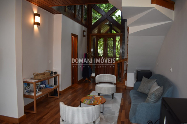 Imagem Casa com 3 Quartos à Venda, 264 m² em Região Do Alto Do Capivari - Campos Do Jordão Imagem Casa com 3 Quartos à Venda, 264 m² em Região Do Alto Do Capivari - Campos Do Jordão
