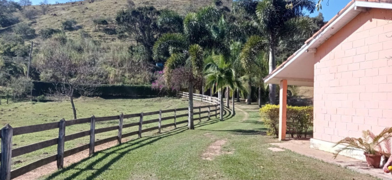 Imagem Chácara com 4 Quartos à Venda, 290 m² em Centro - Santa Branca Imagem Chácara com 4 Quartos à Venda, 290 m² em Centro - Santa Branca