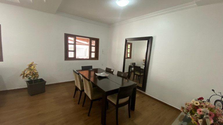 Imagem Casa com 6 Quartos à Venda, 300 m² em Cândida Câmara - Montes Claros