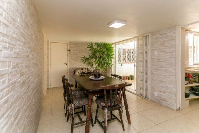 Imagem Casa com 4 Quartos à Venda, 300 m² em Chácara Das Pedras - Porto Alegre