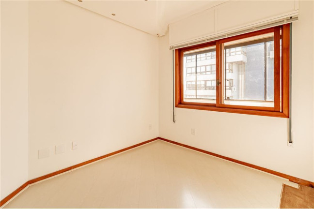 Imagem Imóvel com 3 Quartos à Venda,  em Petrópolis - Porto Alegre
