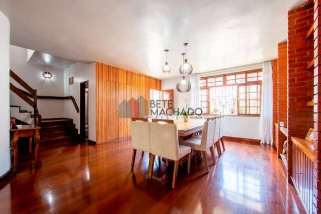 Imagem Casa com 4 Quartos à Venda, 182 m² em Alto - Teresópolis