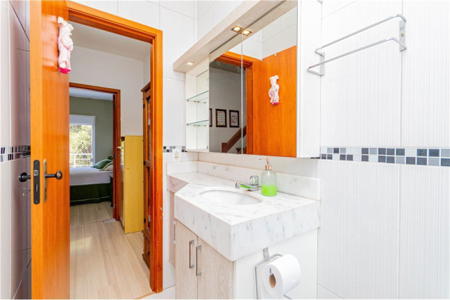 Imagem Casa com 2 Quartos à Venda, em Hípica - Porto Alegre Imagem Casa com 2 Quartos à Venda, em Hípica - Porto Alegre