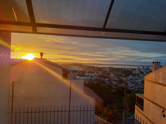 Imagem Casa de Condomínio com 4 Quartos à Venda, 251 m² em Nonoai - Porto Alegre