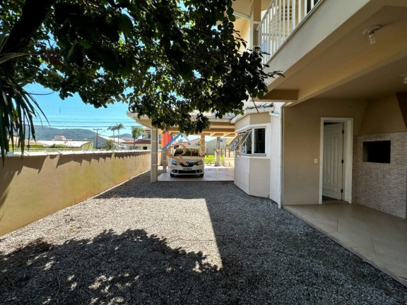 Imagem Casa com 3 Quartos à Venda, 279 m² em Carianos - Florianópolis Imagem Casa com 3 Quartos à Venda, 279 m² em Carianos - Florianópolis