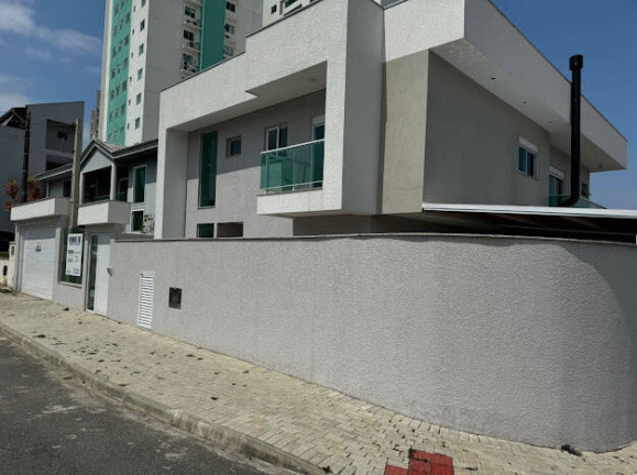 Casa com 3 Quartos à Venda, 242 m² em Centro - Barra Velha