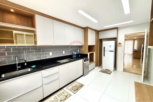 Imagem Casa de Condomínio com 4 Quartos à Venda, 241 m² em Recreio Dos Bandeirantes - Rio De Janeiro