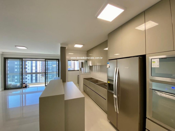 Apartamento com 3 Quartos à Venda, 136 m² em Centro - Florianópolis