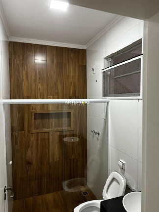 Imagem Casa com 2 Quartos à Venda, 178 m²