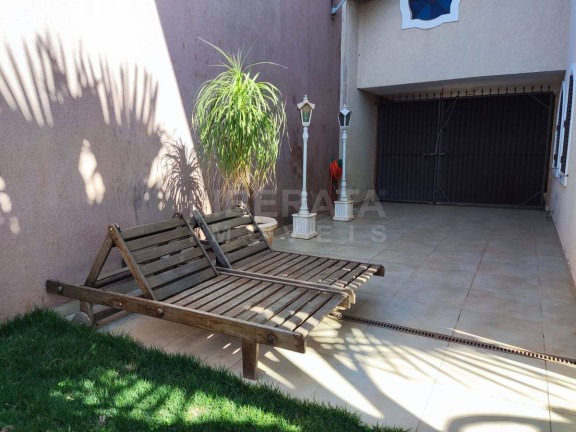 Imagem Casa com 3 Quartos à Venda, 293 m² em Champagnat - Londrina