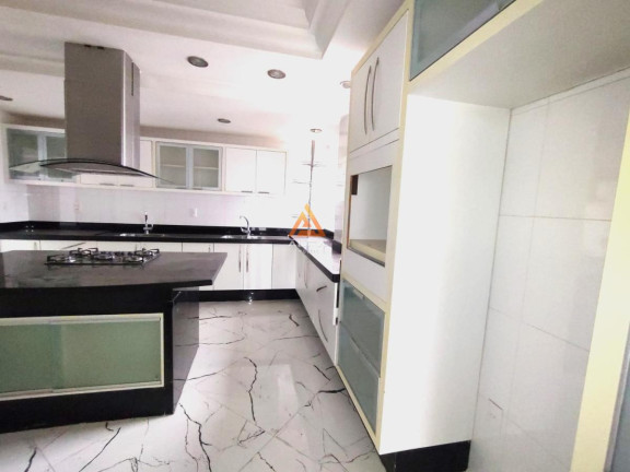 Imagem Apartamento com 4 Quartos à Venda, 223 m²