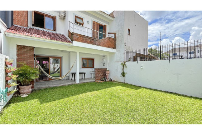 Imagem Casa com 3 Quartos à Venda, em Hípica - Porto Alegre Imagem Casa com 3 Quartos à Venda, em Hípica - Porto Alegre