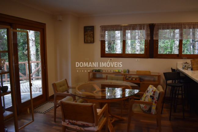 Imagem Casa com 3 Quartos à Venda, 264 m² em Região Do Alto Do Capivari - Campos Do Jordão Imagem Casa com 3 Quartos à Venda, 264 m² em Região Do Alto Do Capivari - Campos Do Jordão