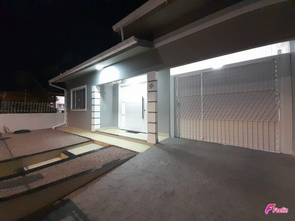 Casa com 2 Quartos à Venda, 100 m² em Centro - Palhoça