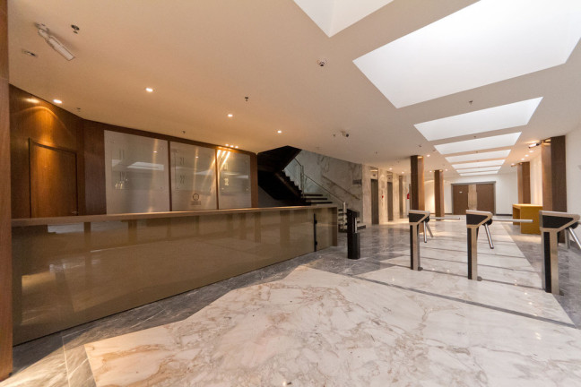 Sala Comercial à Venda, 939 m² em Centro - Curitiba