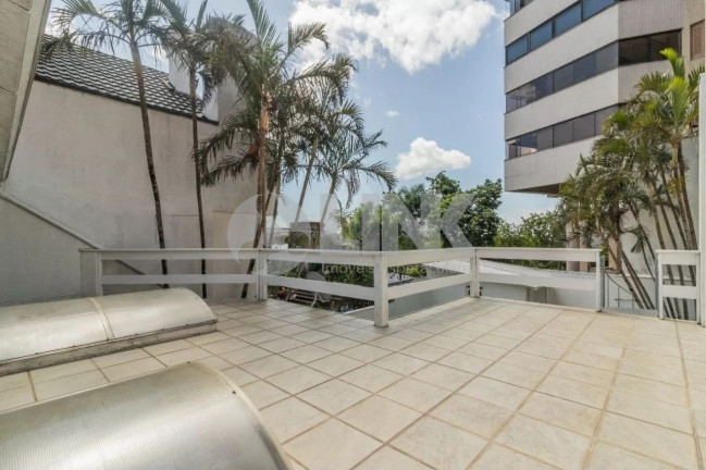 Imagem Casa com 4 Quartos à Venda, 250 m² em Menino Deus - Porto Alegre Imagem Casa com 4 Quartos à Venda, 250 m² em Menino Deus - Porto Alegre