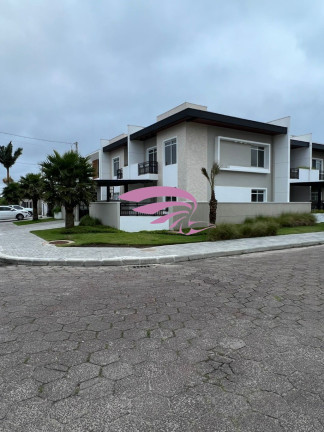 Casa com 3 Quartos à Venda, 100 m² em Piçarras - Guaratuba