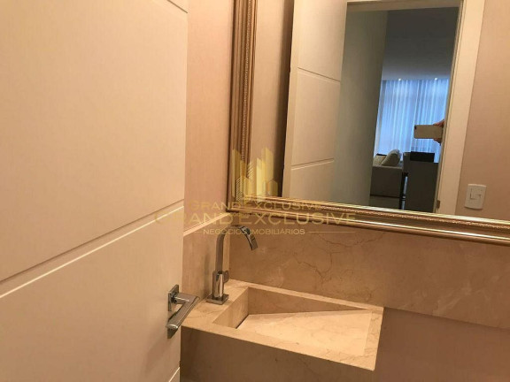 Imagem Apartamento com 3 Quartos à Venda, 132 m² em Centro - Balneário Camboriú Imagem Apartamento com 3 Quartos à Venda, 132 m² em Centro - Balneário Camboriú
