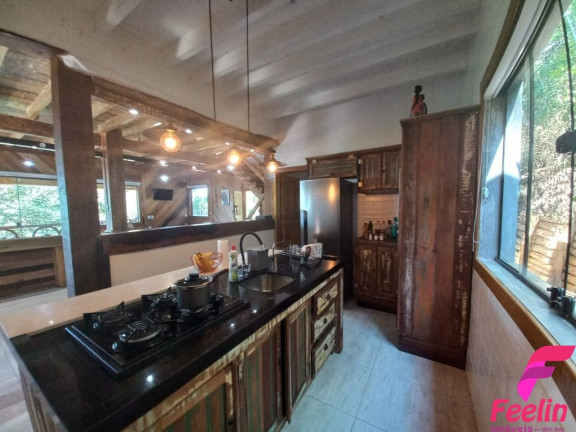 Imagem Casa com 6 Quartos à Venda, 300 m² em Morro Das Pedras - Florianópolis Imagem Casa com 6 Quartos à Venda, 300 m² em Morro Das Pedras - Florianópolis