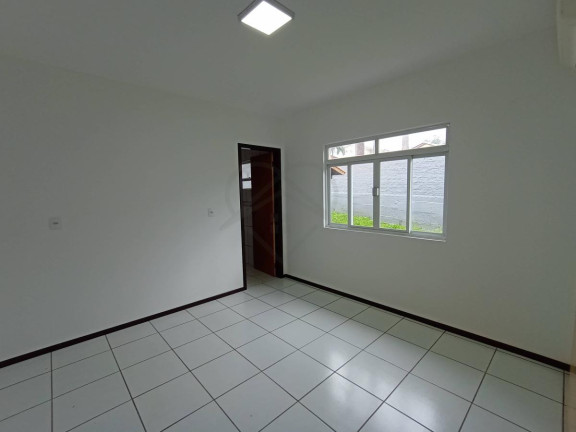 Imagem Casa com 3 Quartos à Venda, 375 m²