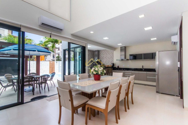 Casa com 4 Quartos à Venda, 450 m² em Praia Grande - Ubatuba