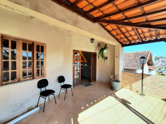 Imagem Casa com 4 Quartos à Venda, 169 m²