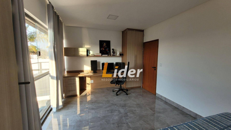Imagem Casa com 4 Quartos à Venda, 300 m² em Nova Gramado - Juiz De Fora Imagem Casa com 4 Quartos à Venda, 300 m² em Nova Gramado - Juiz De Fora