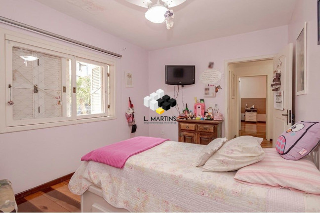 Imagem Casa com 4 Quartos à Venda, 233 m² em Jardim Itu - Porto Alegre Imagem Casa com 4 Quartos à Venda, 233 m² em Jardim Itu - Porto Alegre