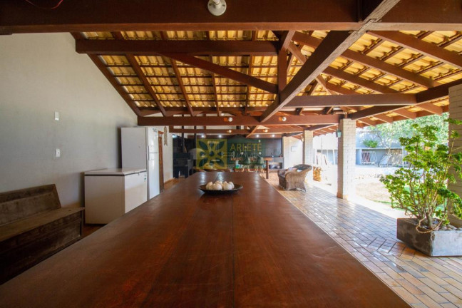 Imagem Casa com 6 Quartos para Alugar ou Temporada, 805 m² em Centro - Bombinhas Imagem Casa com 6 Quartos para Alugar ou Temporada, 805 m² em Centro - Bombinhas
