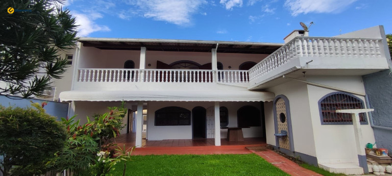 Imagem Casa com 4 Quartos à Venda, 300 m² em Coqueiros - Florianopolis