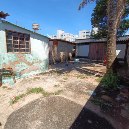 Casa com 8 Quartos à Venda, 200 m² em Parque Flamboyant - Goiania
