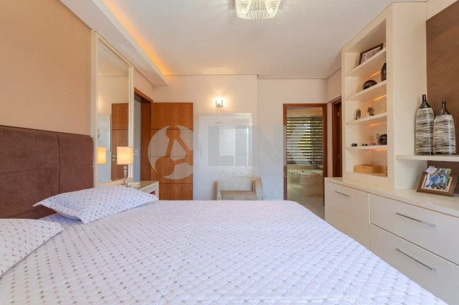 Imagem Casa com 4 Quartos à Venda, 449 m² em Jardim Itu - Porto Alegre Imagem Casa com 4 Quartos à Venda, 449 m² em Jardim Itu - Porto Alegre